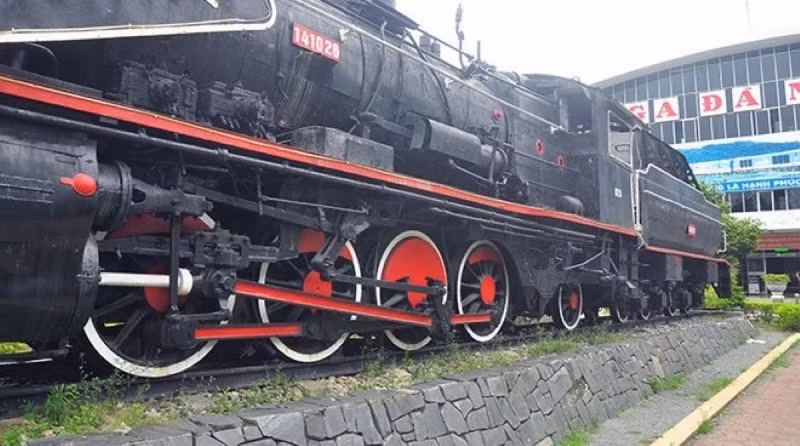 Une locomotive à vapeur exposée à la gare de Da Nang. Photo : VOV.