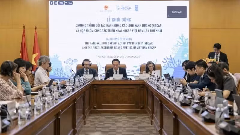 Les délégués ont axé leurs discussions sur les mécanismes de coordination intersectorielle et la définition des priorités pour la mise en œuvre du Programme national de lutte contre les maladies infectieuses (PNLC) au Vietnam. Photo : NDEL.
