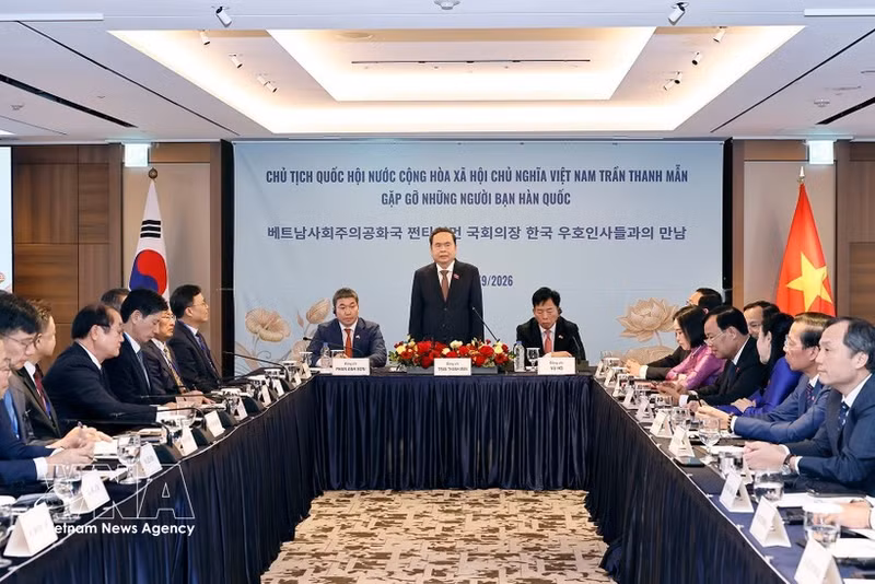 Le président de l’Assemblée nationale Trân Thanh Mân s'exprime lors de la rencontre avec des amis sud-coréens. Photo: VNA