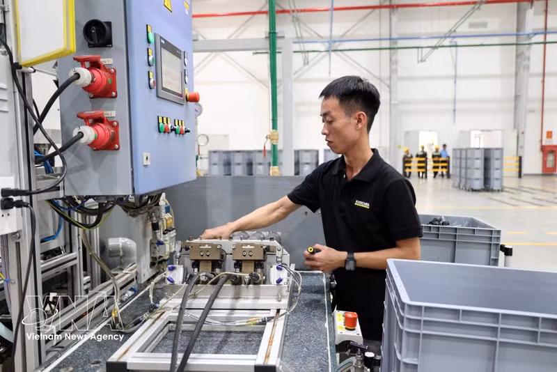 Dans une usine du groupe allemand Kärcher à Da Nang. Photo : VNA.