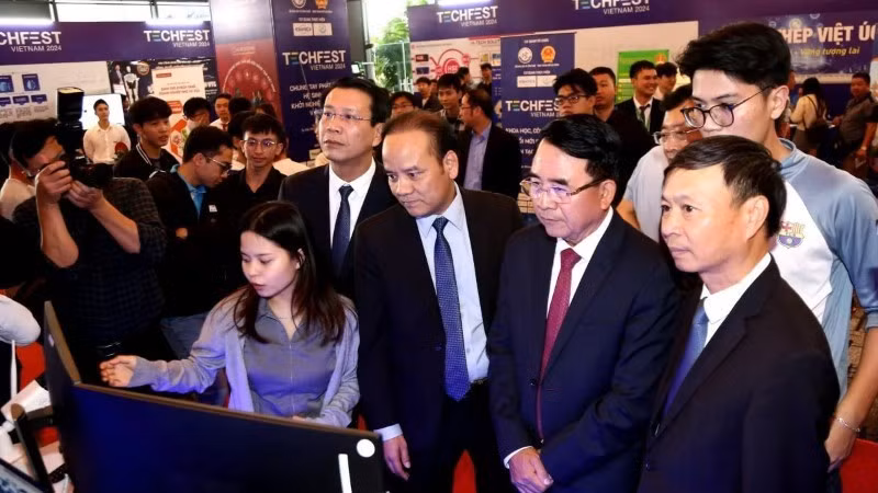 Techfest Vietnam 2024 s'est déroulé à Hai Phong avec près de 150 activités. Photo : NDEL.