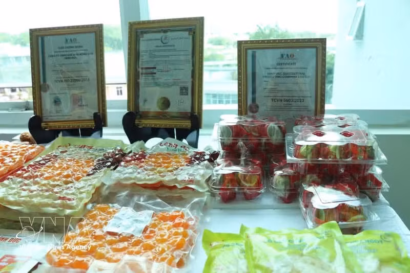 Les œufs salés de la société Minh Duc, basée à Can Tho, ont obtenu la certification halal. Photo : VNA.