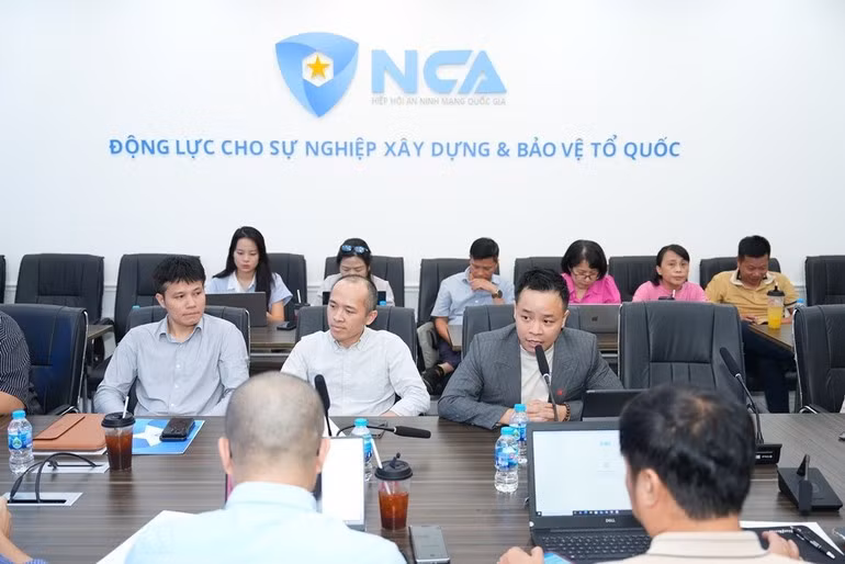 Lors de la table ronde « Journée vietnamienne de la cybersécurité 6/8 - Construire la confiance numérique ». Photo : NDEL