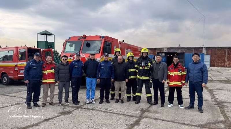 La délégation du ministère vietnamien de la Sécurité publique en visite de travail à Bratislava du 9 au 12 mars afin de renforcer la coopération avec la Slovaquie. Photo : VNA.