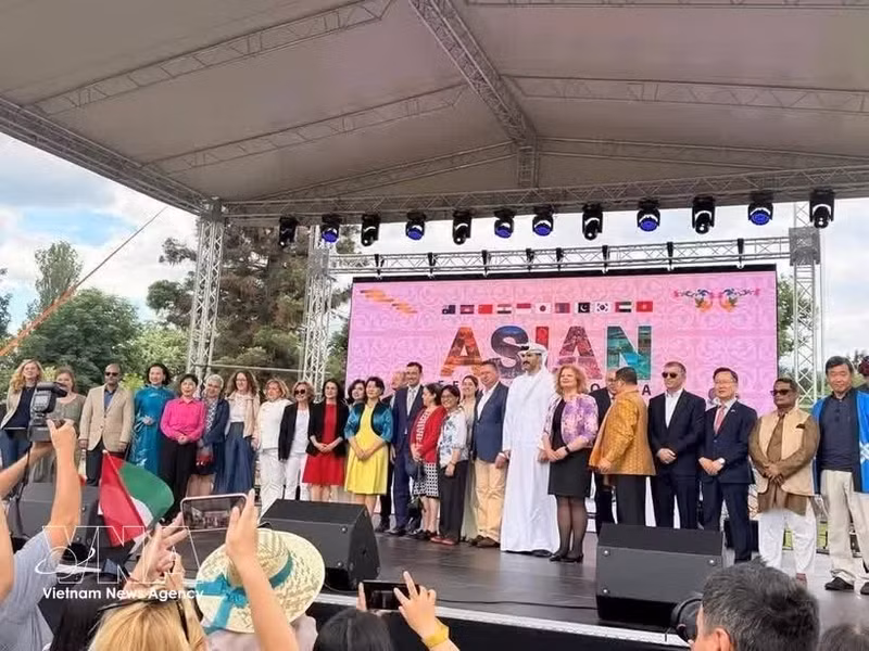 Au Festival asiatique 2026, qui s'est tenu les 13 et 14 juin au Parc Sud de Sofia. Photo : VNA.