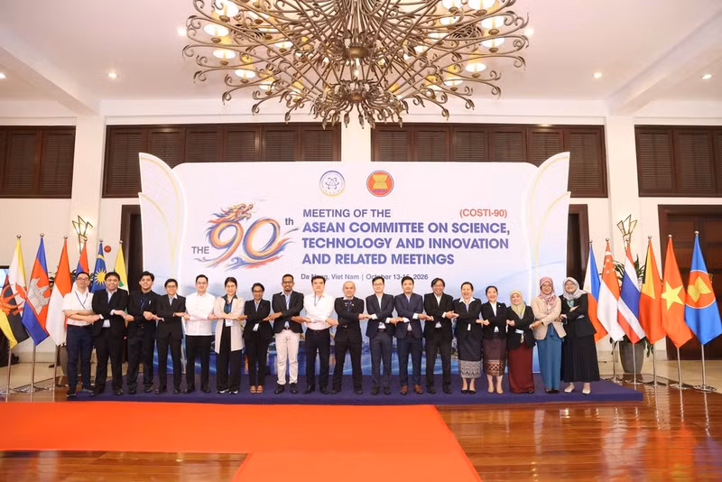 La série de réunions se déroule du 13 au 15 octobre au Furama Resort Da Nang et rassemble environ 250 délégués. Photo : NDEL.