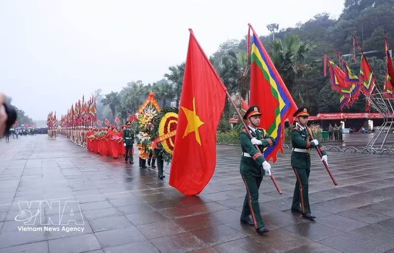 Le culte des rois Hung est une caractéristique culturelle unique et incarne la tradition vietnamienne de « boire de l’eau, se souvenir de la source », exprimant la gratitude des générations actuelles envers les ancêtres fondateurs de la nation. Photo : VNA.