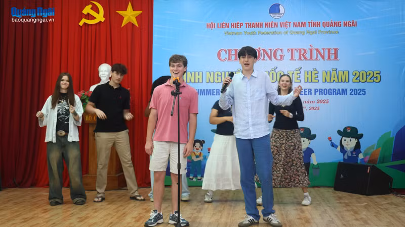 Programme de volontariat international d’été à Quang Ngai, édition 2025. Photo : thoidai.com.vn