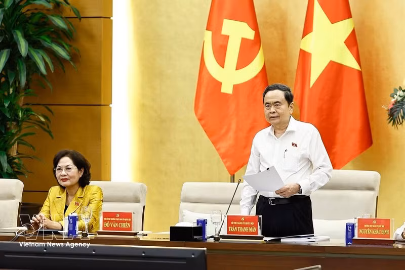 Le président de l’AN, Tran Thanh Man, s’exprime lors de la conférence entre la permanence du Comité du Parti de l’Assemblée nationale et les chefs des cellules du Parti des délégations parlementaires des provinces et villes. Photo : VNA
