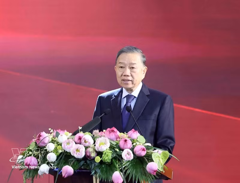 Le secrétaire général du Parti et président de la République, To Lam s'exprime à la cérémonie célébrant le 50e anniversaire de la création de l’Université d’économie de Hô Chi Minh-Ville. Photo : VNA.