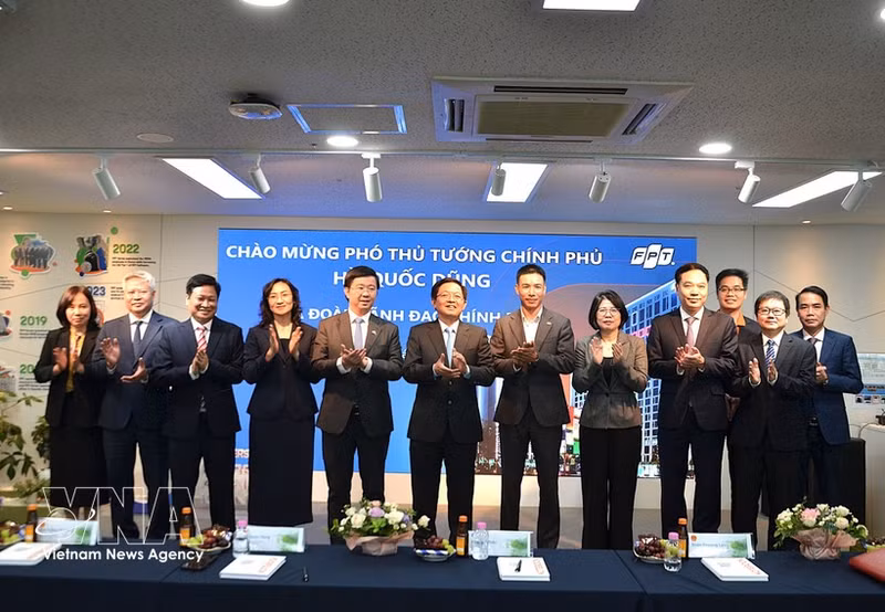 Le vice-Premier ministre Ho Quoc Dung a souhaité que le FPT renforce son rôle de passerelle technologique entre le Vietnam et la République de Corée. Photo : VNA.
