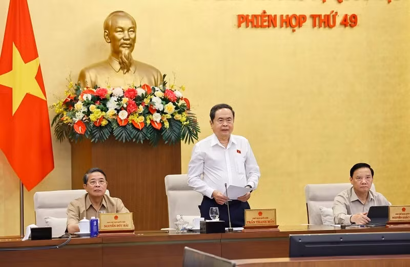 Le président de l'Assemblée nationale Trân Thanh Mân préside la 49e session du Comité permanent. Photo : VNA.