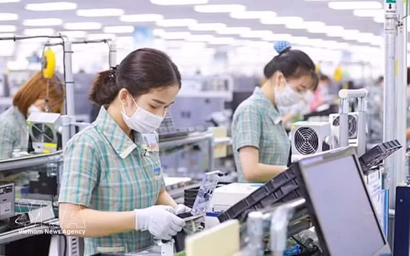 Outre l’augmentation du nombre et de la valeur des projets d’IDE, les nouveaux flux de capitaux vers le Vietnam devraient également présenter un contenu technologique plus élevé, contribuant ainsi à la transformation du modèle de croissance du pays. Photo : VNA.