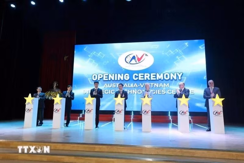 Le Centre technologique stratégique Australie-Vietnam (AVSTC) fait ses débuts à Hanoi, le 11 juin. Photo : VNA.
