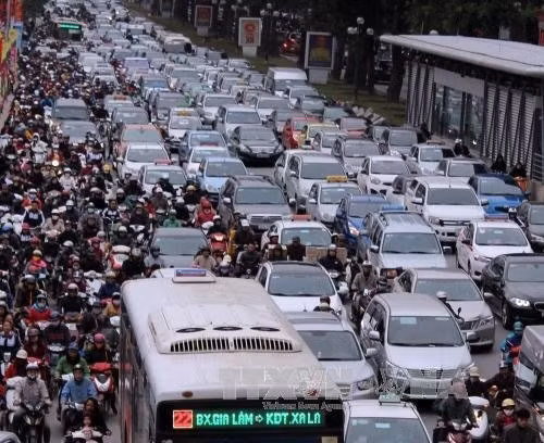 Congestion dans une rue de Hanoi aux heures de pointe. Photo : VNA.