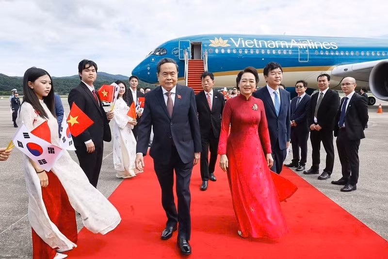 Le président de l’Assemblée nationale Trân Thanh Mân et son épouse Nguyên Thi Thanh Nga. Photo: VNA