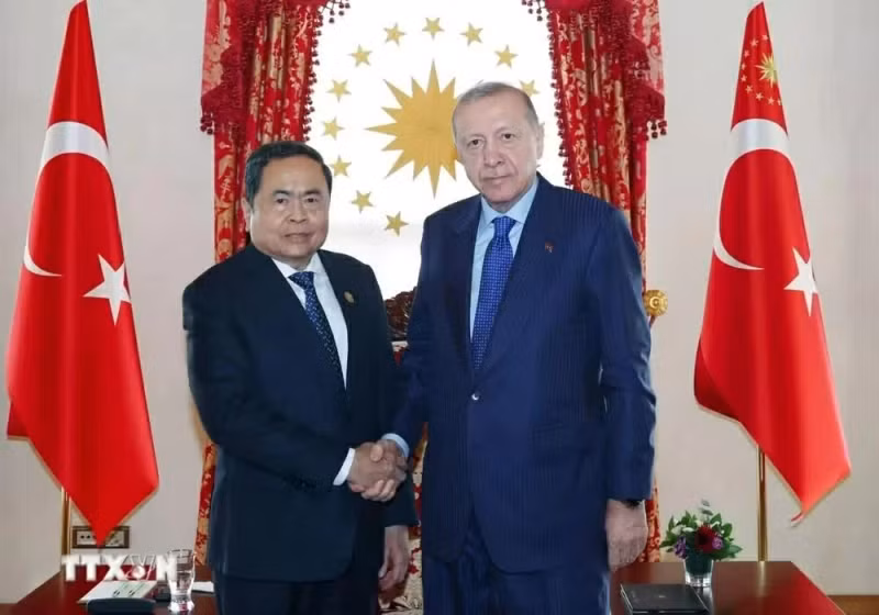 Le président de l'Assemblée nationale Tran Thanh Man a rencontré le président turc Recep Tayyip Erdogan le 16 avril, dans le cadre de sa visite de travail pour assister à la 152e Assemblée générale de l'Union interparlementaire (UIP-152) et mener plusieurs activités bilatérales en Turquie. Photo : VNA.