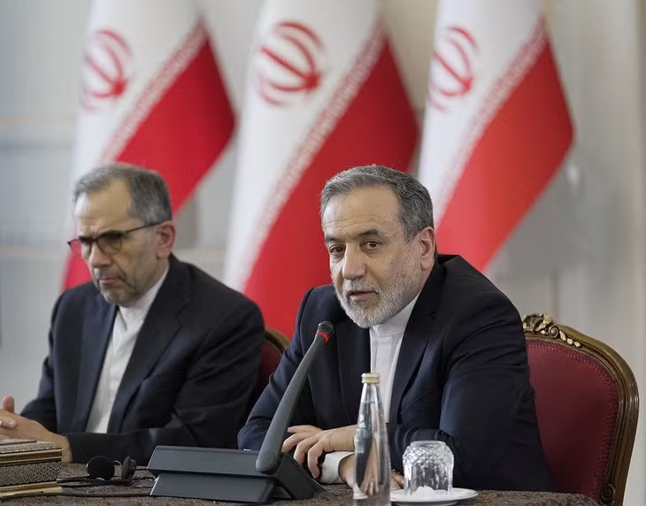 Le ministre des Affaires étrangères iranien Abbas Araqchi lors d'une réunion avec des ambassadeurs étrangers à Téhéran, en Iran, le 12 juillet 2025. Photo : WANA.