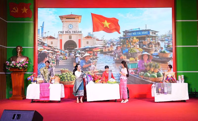 La finale du Concours national d’éloquence en vietnamien destiné aux étrangers - Da Nang 2026. Photo : thoidai.com.vn