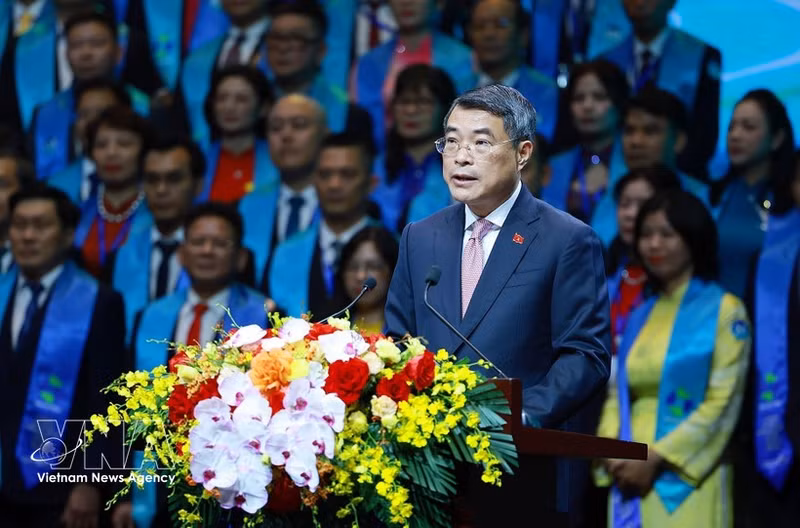 Le Premier ministre Le Minh Hung prend la parole lors de la cérémonie d’annonce des produits labellisés « Marque nationale vietnamienne » en 2026. Photo : VNA.