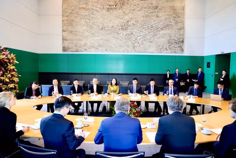 Entretien entre la vice-présidente du Vietnam, Vo Thi Anh Xuan, et le président du Bundesrat (Conseil fédéral allemand), Bodo Ramelow. Photo : VNA.