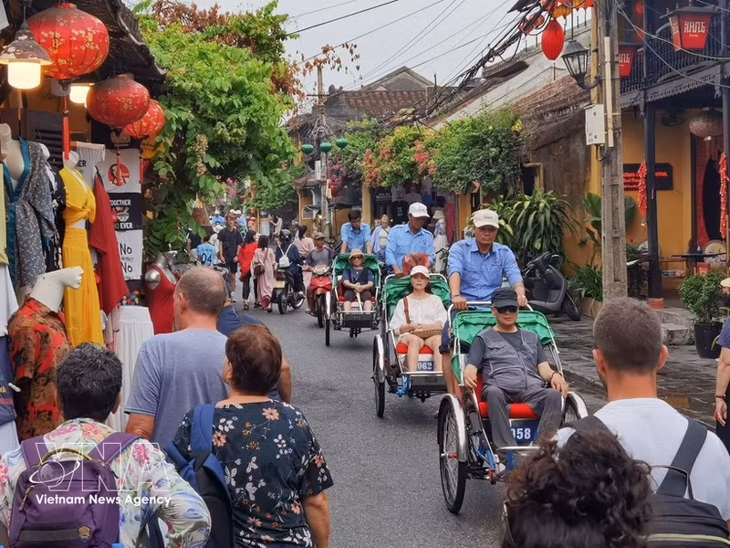 Le Vietnam a accueilli plus de 21 millions de touristes internationaux et environ 137 millions de touristes nationaux en 2025. Photo : VNA. 
