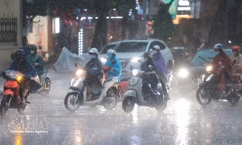 De fortes pluies vont faire leur retour dans le Nord, des orages sont attendus à Hanoi dimanche soir 14 juin. Photo : VNA 
