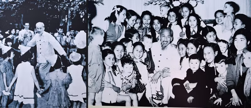 Le Président Hô Chi Minh partage un moment avec les enfants de Hanoï à l’occasion de la Journée internationale de l’enfance, le 1er juin 1960, sous la pergola du Palais présidentiel ; sur une autre photographie, il pose avec des enfants vietnamiens et étrangers à l’occasion du Nouvel An, en décembre 1956.