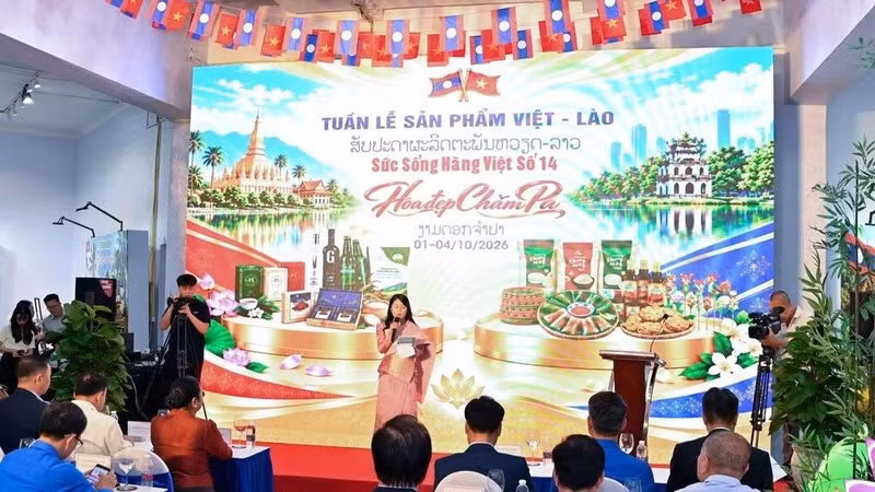  La Semaine des produits Vietnam-Laos à Hanoï. Photo : NDEL.