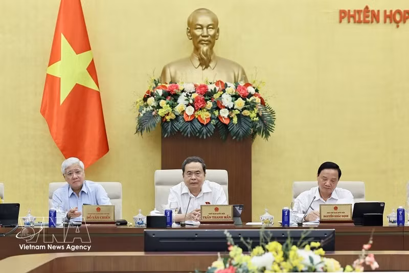 Le président de l'Assemblée nationale, Tran Thanh Man (au milieu). Photo : VNA. 