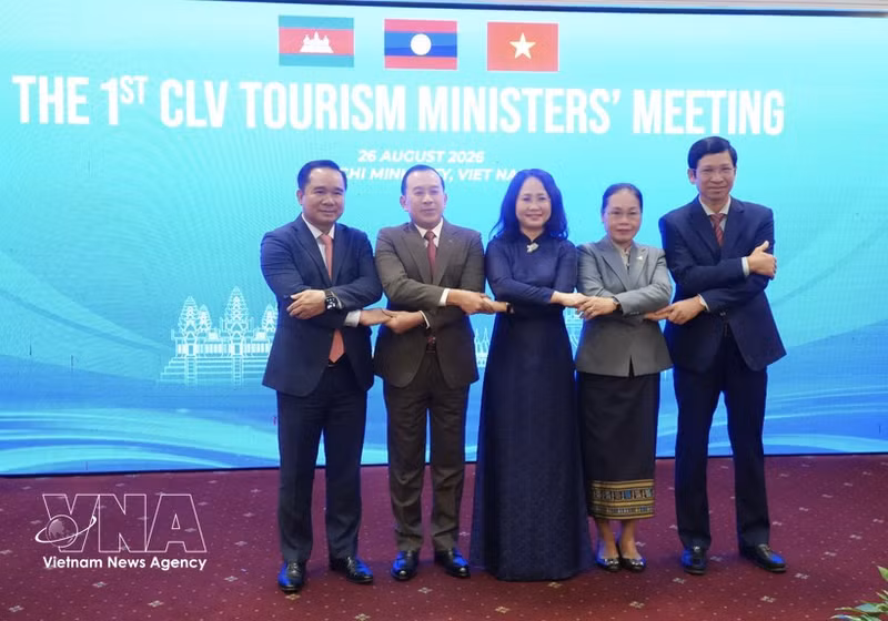 Délégués à la première Conférence des ministres du Tourisme du Cambodge, du Laos et du Vietnam. Photo: VNA 