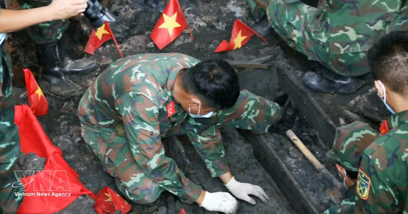 Les recherches menées par la Région militaire 7 sont effectuées avec rigueur et minutie afin qu’aucun reste de soldat mort pour la Patrie ne soit omis. Photo : VNA 