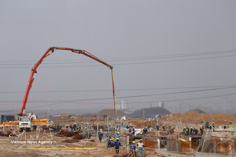 Construction d’infrastructures du projet Vinmetal à Ha Tinh. Photo : VNA. 