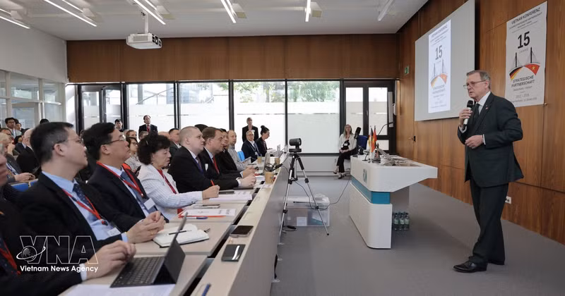 Le vice-président du Bundestag allemand, Bodo Ramelow s'exprime à la Conférence sur le Vietnam 2026. Photo : VNA. 