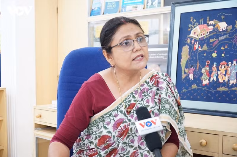 La professeure Sonu Trivedi.