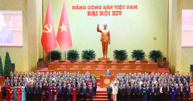 Des membres du Comité central du Parti du XIVe mandat. Photo : VNA.