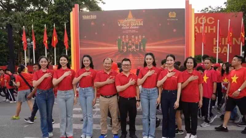 Le rédacteur en chef du journal Nhân Dân, Le Quoc Minh, lors de l’événement « Avancer avec le Vietnam ».
