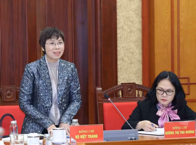 Vu Viet Trang, directrice générale de l'Agence vietnamienne d'Information, prend la parole lors de la réunion. Photo : VNA