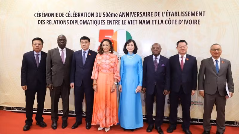La célébration du 50e anniversaire de l’établissement des relations diplomatiques Vietnam–Côte d’Ivoire, organisée en Côte d’Ivoire. (Photo : Ambassade du Vietnam au Maroc, accréditée en Côte d’Ivoire)