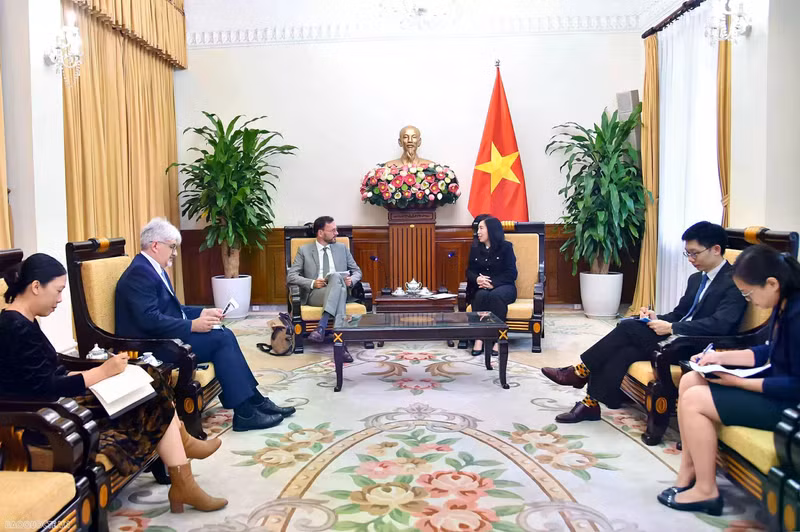 Lors de l’entretien, la vice-ministre Le Thi Thu Hang a salué la fréquence et la qualité des échanges de haut niveau entre les deux pays au cours de la période récente.