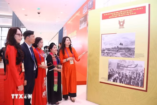 L’espace d’exposition de l’Agence vietnamienne d’information. Photo : VNA