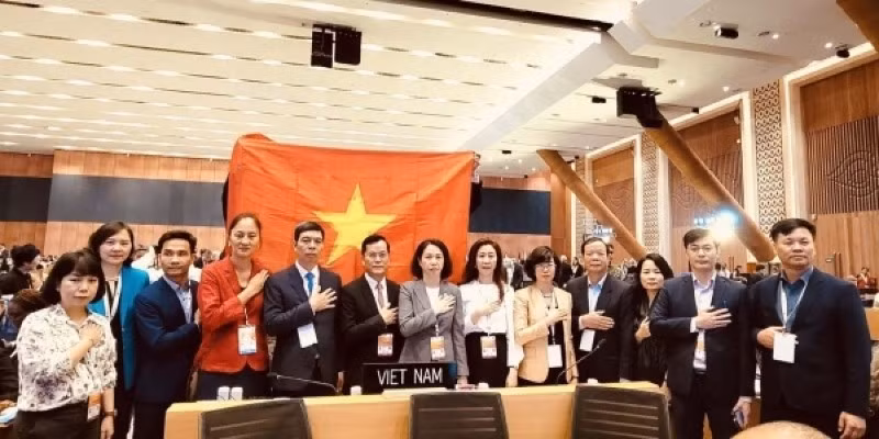 La délégation vietnamienne a participé à la 46e session du Comité du patrimoine mondial. Photo : Nhandan online. 
