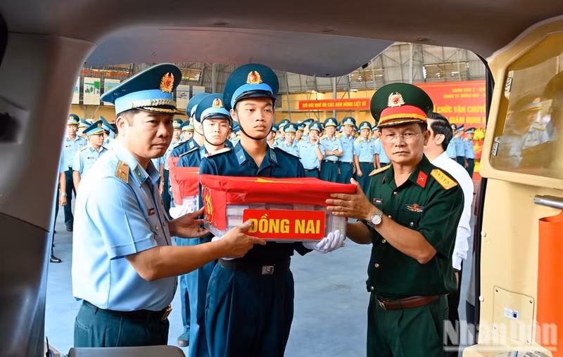 Les échantillons sont transférés à l’Académie vietnamienne des sciences et des technologies pour analyse ADN.
