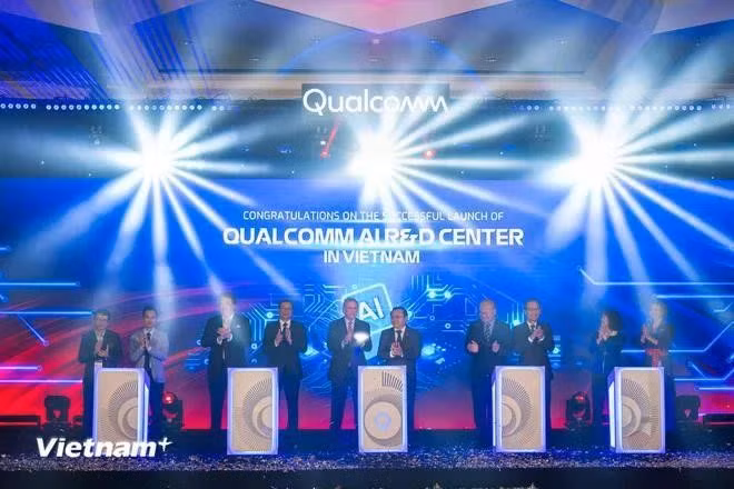 Le fabricant de puces électroniques américain Qualcomm inaugure officiellement un nouveau centre de R&D IA au Vietnam. Photo : VietnamPlus. 