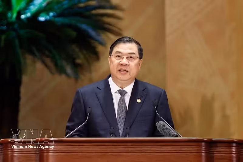 Le vice-Premier ministre permanent Pham Gia Tuc s'adresse au 11e Congrès national du Front de la Patrie du Vietnam (FPV) pour le mandat 2026-2031, à Hanoi, le 12 mai. Photo: VNA. 
