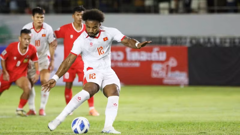 Xuan Son ouvre le score pour le Vietnam sur penalty à la 68e minute. Photo : VFF. 