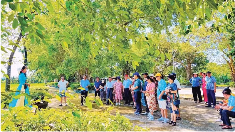 Les circuits touristiques contribuent à renforcer l’attrait du village de Quynh Doi. (Photo : Quang Minh)