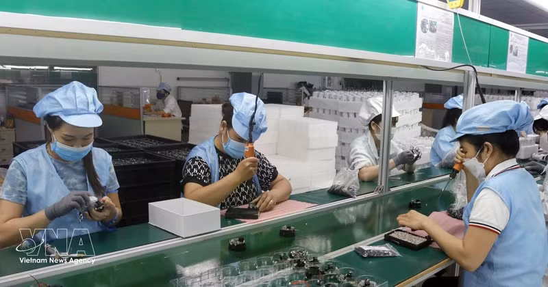 Le retour des projets d’un milliard de dollars dans le secteur de la haute technologie montre que la politique sélective du Vietnam en matière d’investissement direct étranger (IDE) est pertinente. Photo : VNA 