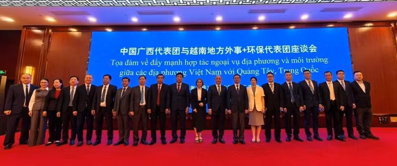 Séminaire sur la coopération locale et environnementale entre les provinces vietnamiennes et le Guangxi (Chine). Photo : Département des affaires extérieures locales et de la diplomatie culturelle.