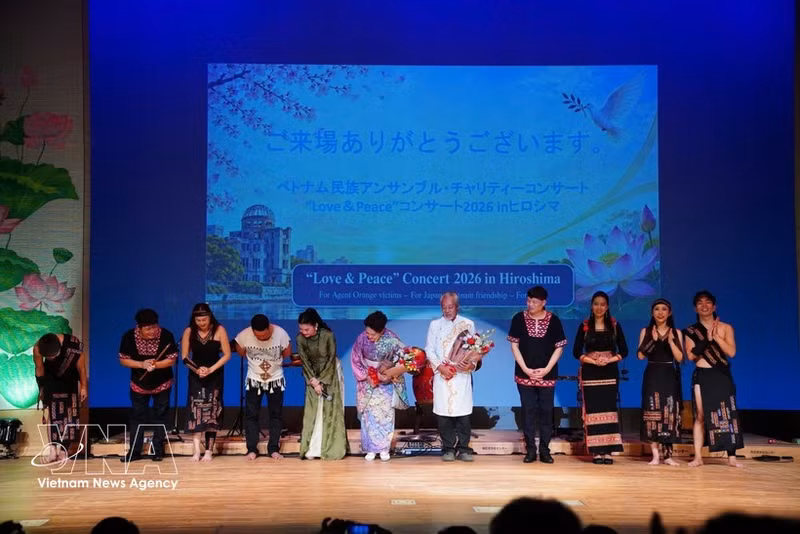 Les artistes au concert intitulée "Love & Peace Concert 2026 in Hiroshima". Photo: VNA 